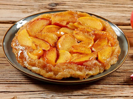 Френски обърнат сладкиш с бутер тесто и ябълки - снимка на рецептата